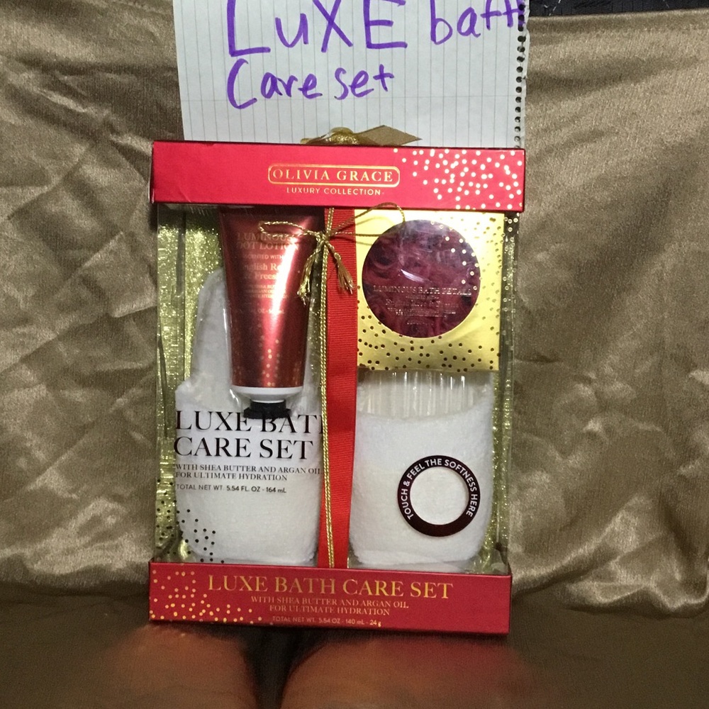 Olivia Grace Luxe Bath Care Set - Red and Gold